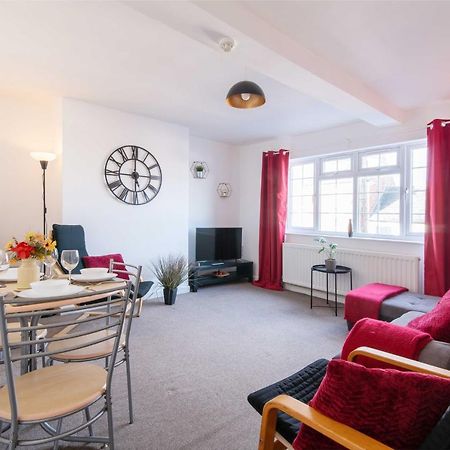 Stylish & Central 2 Bedroom Apartment - Fast Wifi Касл-Донінгтон Екстер'єр фото